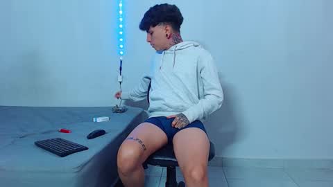 Mike IMDEPENDIENT MODEL online show from October 17, 2025, 4:09 pm