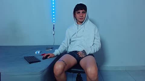 Mike IMDEPENDIENT MODEL online show from October 22, 2025, 4:29 pm