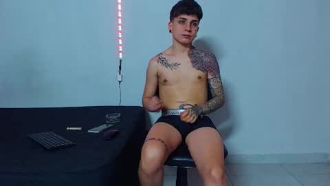 Mike IMDEPENDIENT MODEL online show from November 16, 2025, 2:11 pm