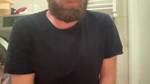 Snapshot of mike_berlin1 chatting on December 19, 2025, 11:01 pm MIke online show from December 19, 2025, 11:01 pm