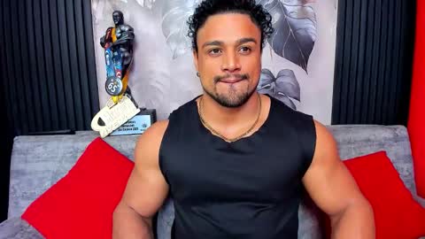 Snapshot of mike_estevess chatting on January 7, 2026, 9:12 am online show from January 7, 2026, 9:12 am