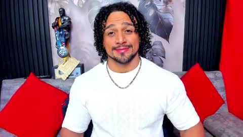 Snapshot of mike_estevess chatting on February 5, 2026, 9:36 am online show from February 5, 2026, 9:36 am