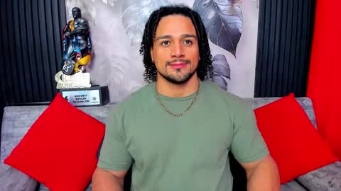 Snapshot of mike_estevess chatting on February 16, 2026, 8:32 am online show from February 16, 2026, 8:32 am