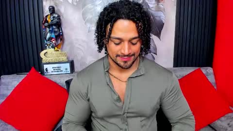 Snapshot of mike_estevess chatting on February 23, 2026, 1:14 am online show from February 23, 2026, 1:14 am