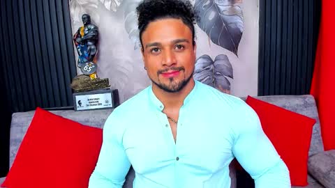 Snapshot of mike_estevess chatting on March 6, 2026, 5:15 am online show from March 6, 2026, 5:15 am