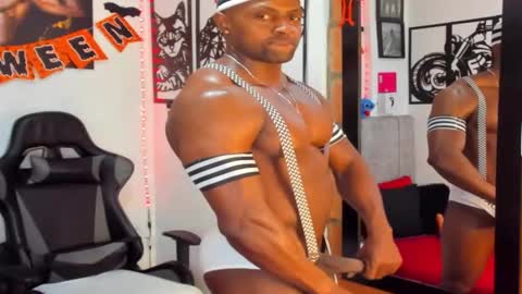 Snapshot of mike_kilian1 chatting on October 28, 2025, 2:20 pm mike kilian1 online show from October 28, 2025, 2:20 pm