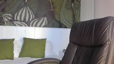 Mike Montoya online show from October 22, 2025, 6:02 am