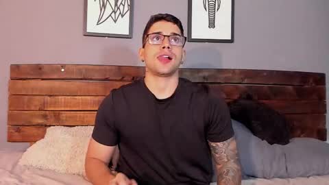 Snapshot of mike_montoya chatting on February 21, 2026, 12:22 am Mike Montoya online show from February 21, 2026, 12:22 am