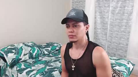 Snapshot of mike_rolly chatting on December 19, 2024, 3:40 am Enrique Rolly online show from December 19, 2024, 3:40 am