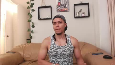 Snapshot of mike_rolly chatting on February 25, 2025, 2:36 am Enrique Rolly online show from February 25, 2025, 2:36 am