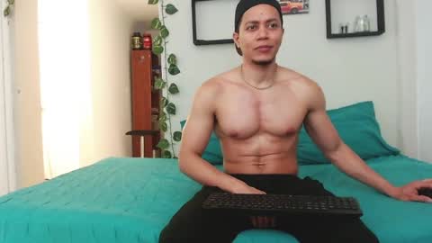 Snapshot of mike_rolly chatting on September 16, 2025, 4:13 am Enrique Rolly online show from September 16, 2025, 4:13 am