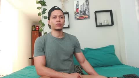 Snapshot of mike_rolly chatting on September 20, 2025, 3:18 am Enrique Rolly online show from September 20, 2025, 3:18 am