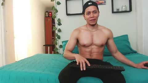 Snapshot of mike_rolly chatting on September 29, 2025, 3:11 am Enrique Rolly online show from September 29, 2025, 3:11 am
