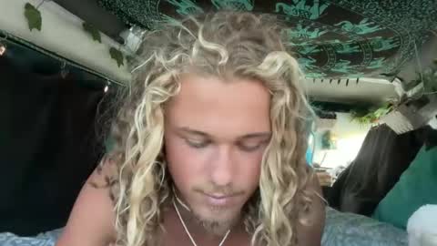 Snapshot of mike_sunn chatting on January 9, 2026, 5:32 am Mike online show from January 9, 2026, 5:32 am