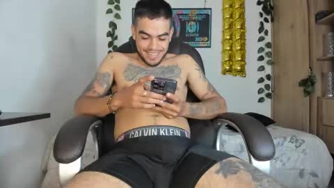 mikee_scooth online show from January 29, 2025, 5:13 pm