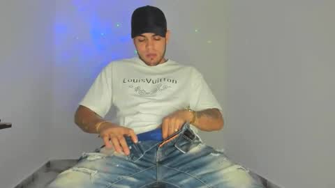 Snapshot of mikee_scooth chatting on March 1, 2026, 12:23 am mikee_scooth online show from March 1, 2026, 12:23 am