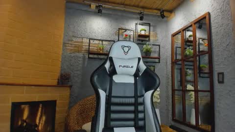 Snapshot of mikepark_ chatting on October 13, 2025, 11:21 am MIKE PARK online show from October 13, 2025, 11:21 am