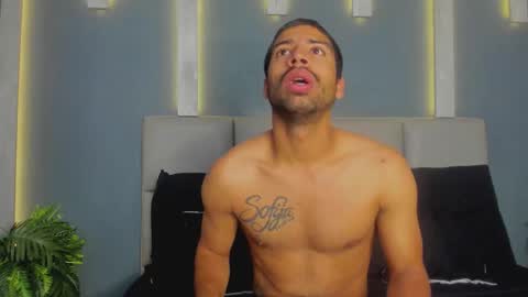 Snapshot of mikepark_ chatting on October 30, 2025, 11:33 am MIKE PARK online show from October 30, 2025, 11:33 am