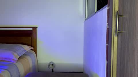 Snapshot of mikesantoss1 chatting on September 11, 2025, 2:00 am Mike online show from September 11, 2025, 2:00 am