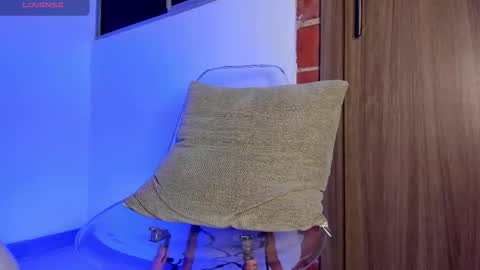 Snapshot of mikesantoss1 chatting on February 11, 2026, 1:43 am Mike online show from February 11, 2026, 1:43 am