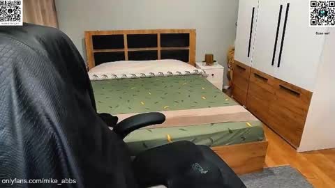 Snapshot of mikestrip chatting on February 9, 2026, 9:52 pm Mike online show from February 9, 2026, 9:52 pm