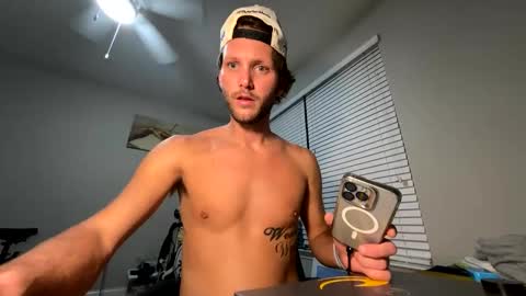 Snapshot of mikeywhite123 chatting on December 14, 2024, 10:13 am mikeywhite123 online show from December 14, 2024, 10:13 am