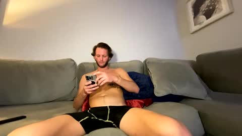 Snapshot of mikeywhite123 chatting on January 9, 2025, 2:01 am mikeywhite123 online show from January 9, 2025, 2:01 am