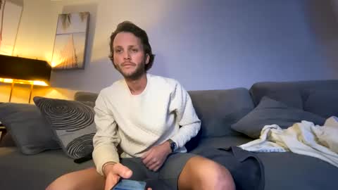 Snapshot of mikeywhite123 chatting on January 19, 2025, 5:15 am mikeywhite123 online show from January 19, 2025, 5:15 am