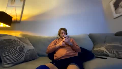 Snapshot of mikeywhite123 chatting on March 5, 2025, 8:10 am mikeywhite123 online show from March 5, 2025, 8:10 am