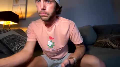 Snapshot of mikeywhite123 chatting on March 6, 2025, 4:52 am mikeywhite123 online show from March 6, 2025, 4:52 am