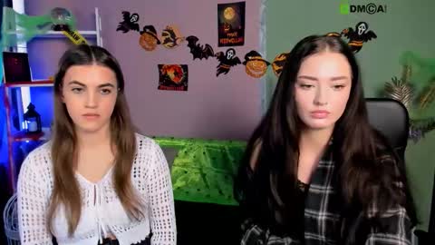 Miki online show from November 3, 2025, 1:12 pm