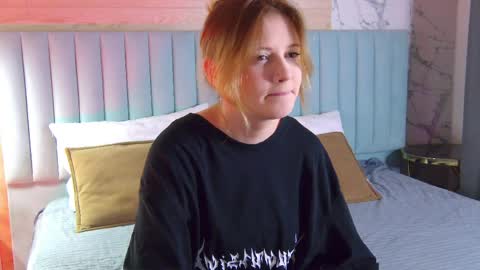 mila_blum online show from April 10, 2026, 5:28 pm