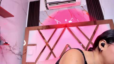 Snapshot of mila_clum chatting on November 12, 2025, 7:35 pm Camila online show from November 12, 2025, 7:35 pm