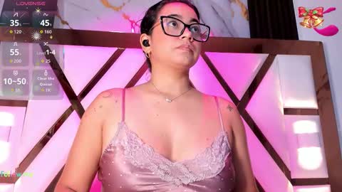 Snapshot of mila_clum chatting on December 16, 2025, 6:57 pm Camila online show from December 16, 2025, 6:57 pm