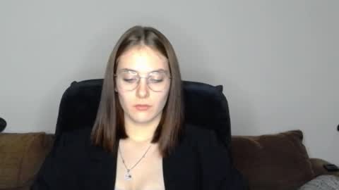 mila_keyy online show from November 19, 2025, 10:21 pm