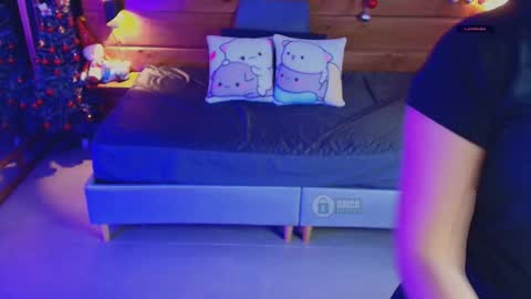 Snapshot of mila_kiitty chatting on December 17, 2025, 11:05 am Milena online show from December 17, 2025, 11:05 am