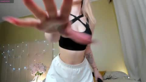 Snapshot of mila_kinor chatting on February 2, 2025, 7:20 am mila_kinor online show from February 2, 2025, 7:20 am