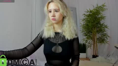 Snapshot of mila_kinor chatting on September 27, 2025, 12:26 am mila_kinor online show from September 27, 2025, 12:26 am