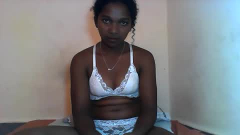 mila_lunah online show from March 18, 2026, 6:38 am