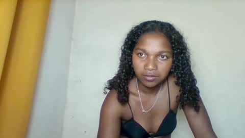 mila_lunah online show from April 7, 2026, 2:45 am