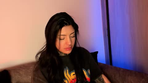 Snapshot of mila_monty__ chatting on January 6, 2026, 7:12 am online show from January 6, 2026, 7:12 am