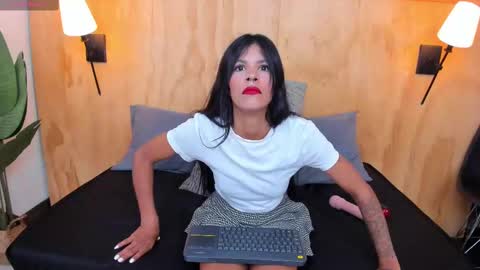 Mila and samy online show from September 23, 2025, 12:08 pm