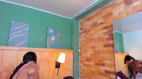 Mila and samy online show from December 5, 2025, 12:14 pm