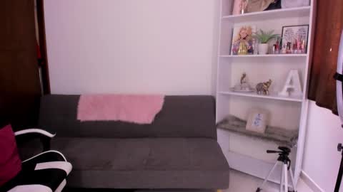Snapshot of mila_violet chatting on September 19, 2025, 7:25 pm Mila online show from September 19, 2025, 7:25 pm