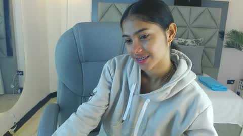 Snapshot of milaa_star chatting on November 22, 2025, 4:11 am milaa_star online show from November 22, 2025, 4:11 am