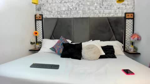 mila online show from October 18, 2025, 9:43 am