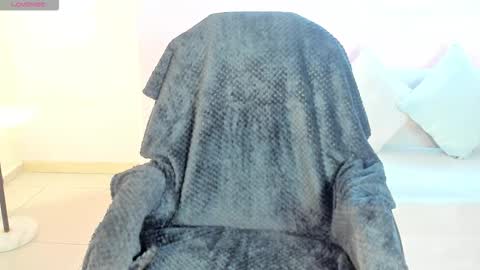 Snapshot of milacoleman chatting on January 8, 2026, 2:36 am Mila online show from January 8, 2026, 2:36 am