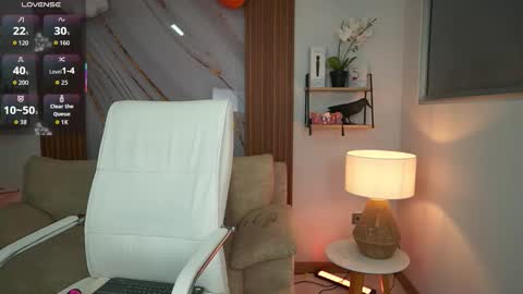 Snapshot of milacrave chatting on October 28, 2025, 11:36 am milacrave online show from October 28, 2025, 11:36 am