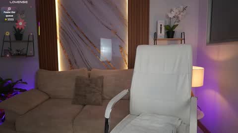 Snapshot of milacrave chatting on November 12, 2025, 11:43 am milacrave online show from November 12, 2025, 11:43 am