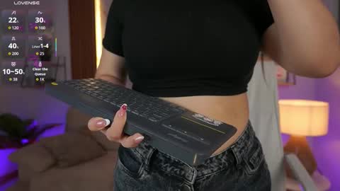 Snapshot of milacrave chatting on November 13, 2025, 11:31 am milacrave online show from November 13, 2025, 11:31 am